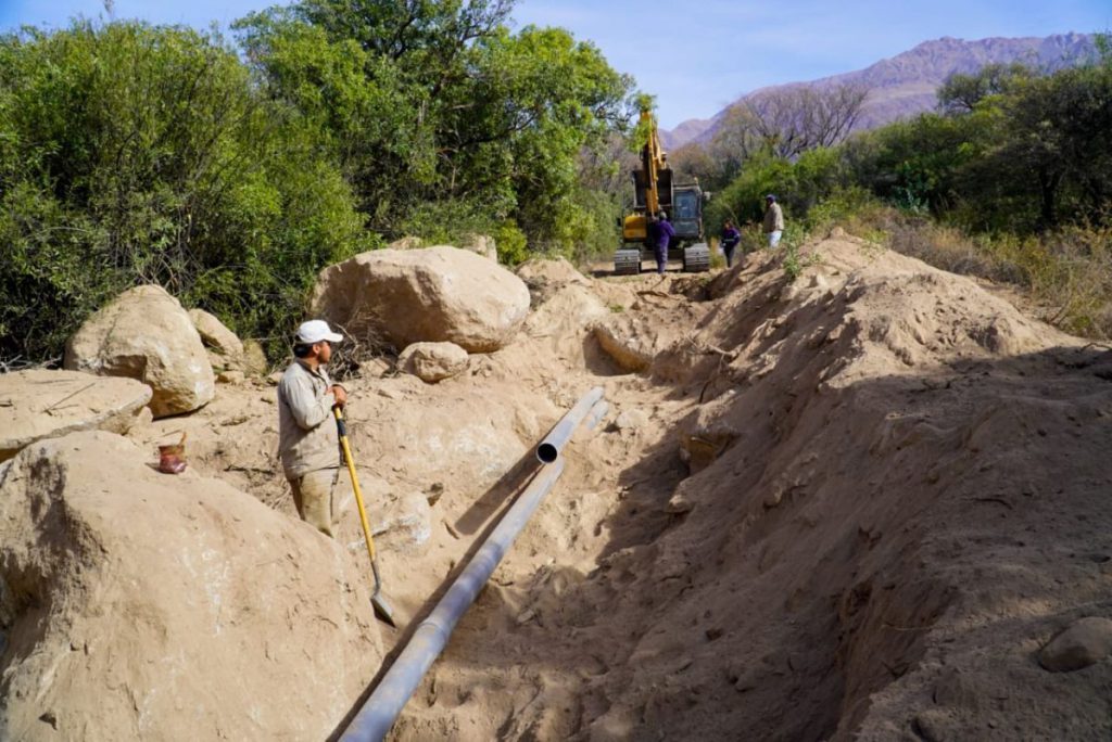 Operativo agua en Castro Barros